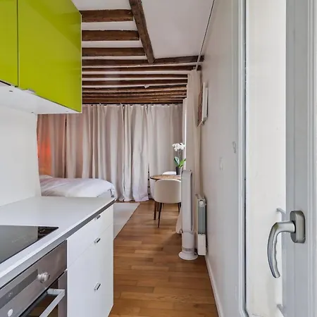 Bright Studio Close To Eiffel Tower In The 7th