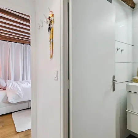 Bright Studio Close To Eiffel Tower In The 7th *